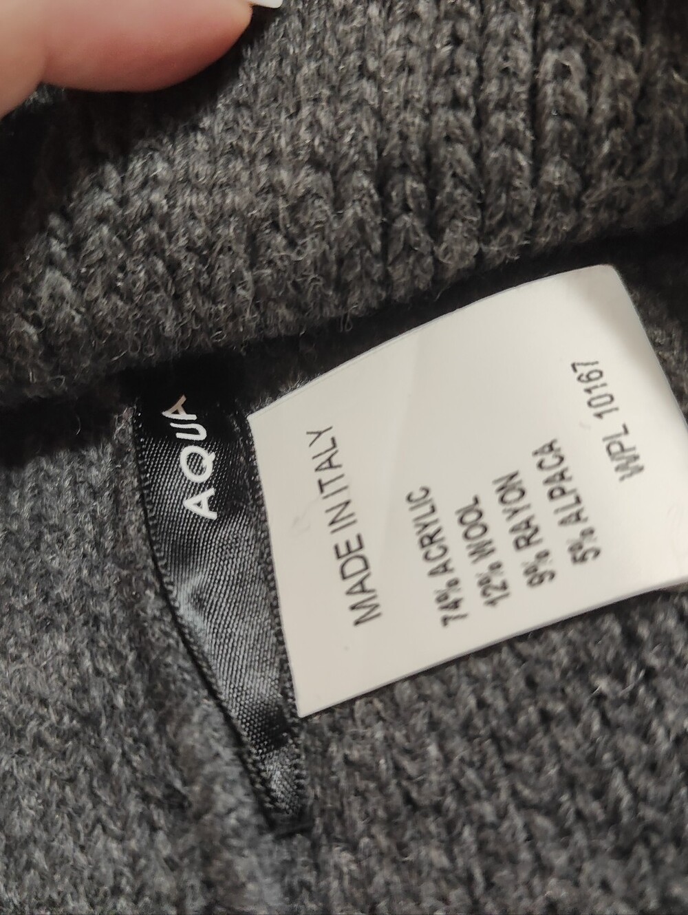 Aqua Après Ski Gray Beanie Hat Women’s NWT - Picture 3 of 4